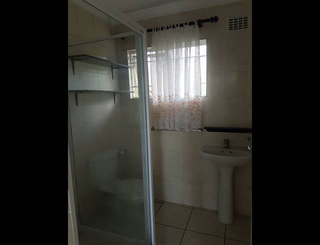 2 BEDROOM FLAT RENTED IN DAWNCREST